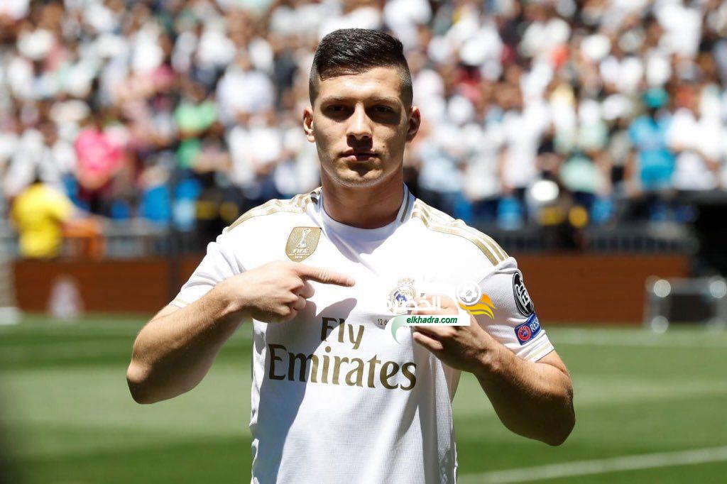 ريال مدريد يقدم لوكا يوفيتش في ملعب سانتياجو برنابيو أمام جماهير