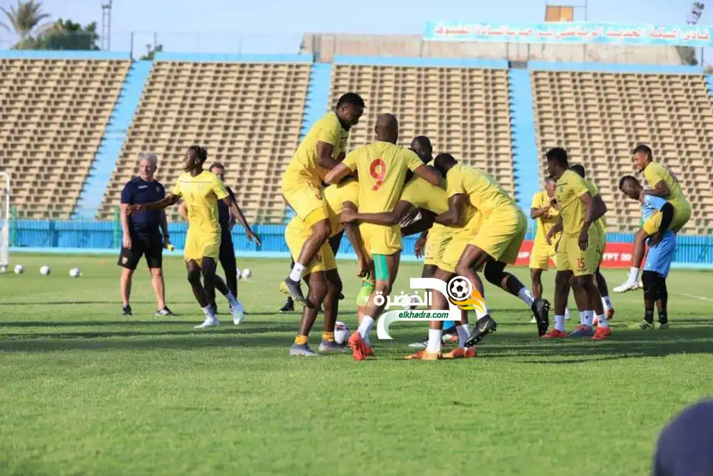 بالصور.. المنتخب الغيني يواصل تحضيراته لمواجهة الخضر في ثمن النهائي