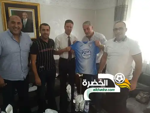 فالنسيا الإسباني ينشئ أكاديمية كرة القدم في الجزائر