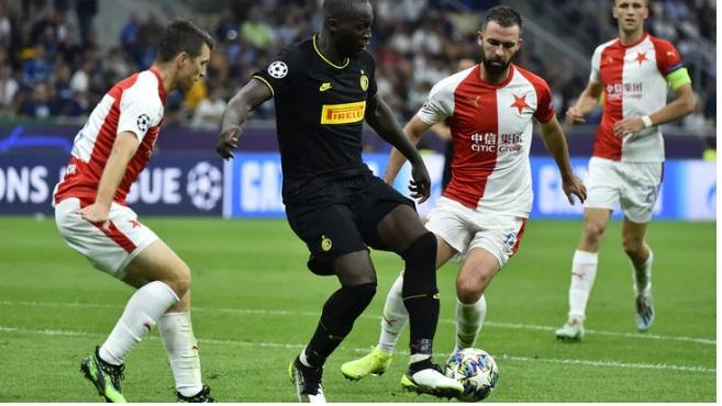 إنتر ميلان يتعادل أمام ضيفه سلافيا براغ بدوري الأبطال