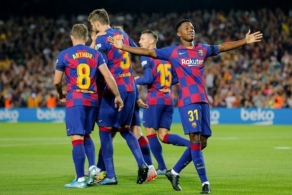 برشلونة يسحق ضيفه فالنسيا في قمة الدوري الإسباني