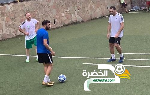 بلماضي و زطشي يخوضان مباراة بأحد أحياء العاصمة الجزائرية 1