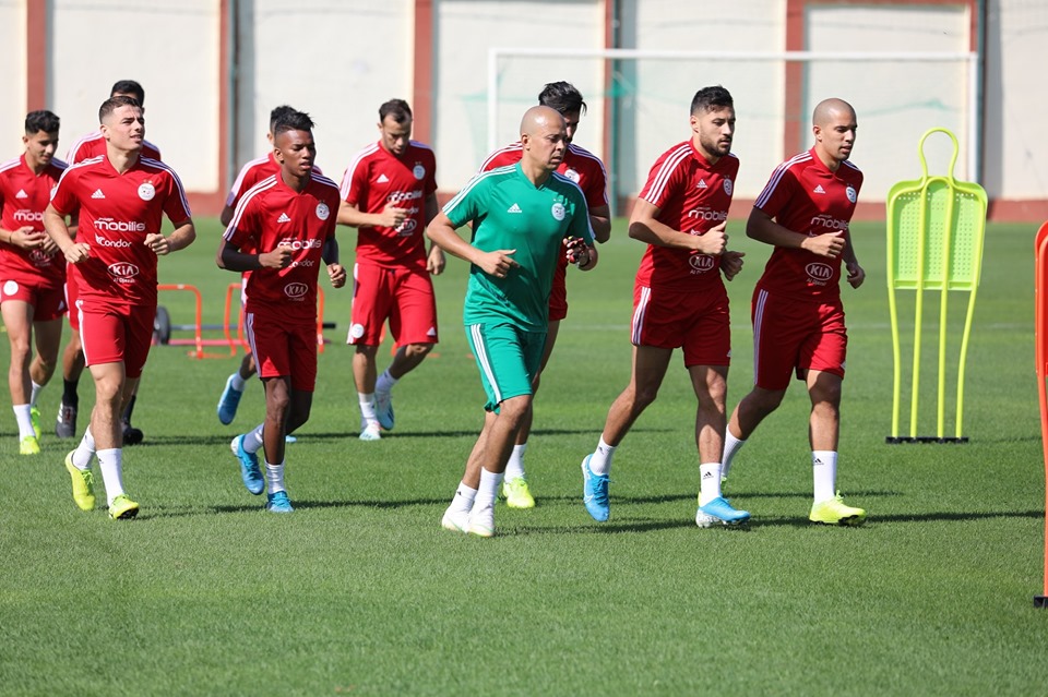 صور تدريبات المنتخب الوطني الجزائري 1