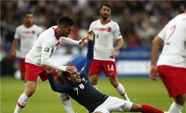تركيا تحقق تعادل مثير امام منتخب فرنسا على ملعب دو فرانس