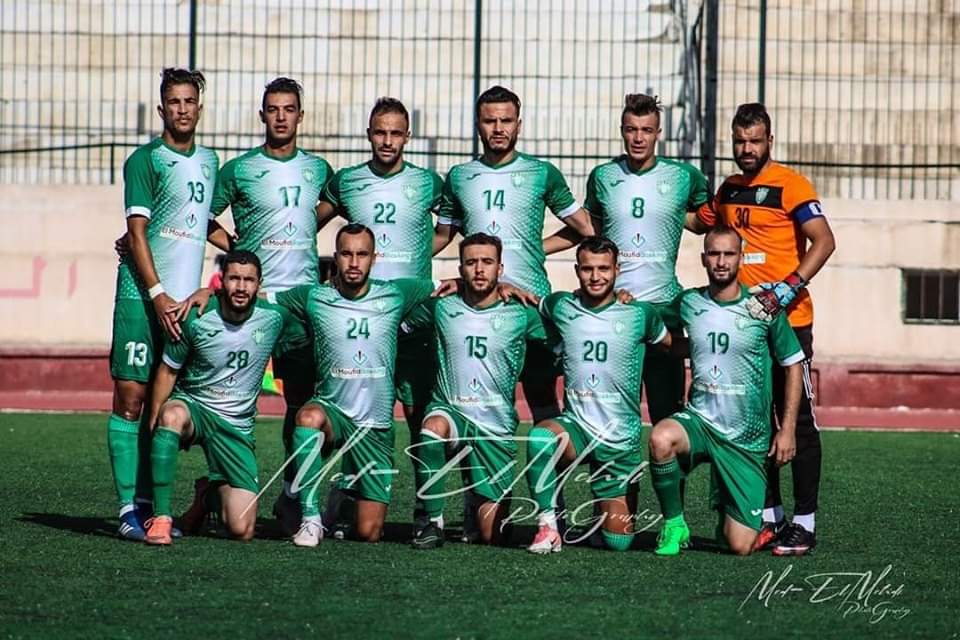 أنصار فريق هلال شلغوم العيد ينظمون وقفة احتجاجية أمام مقر الولاية