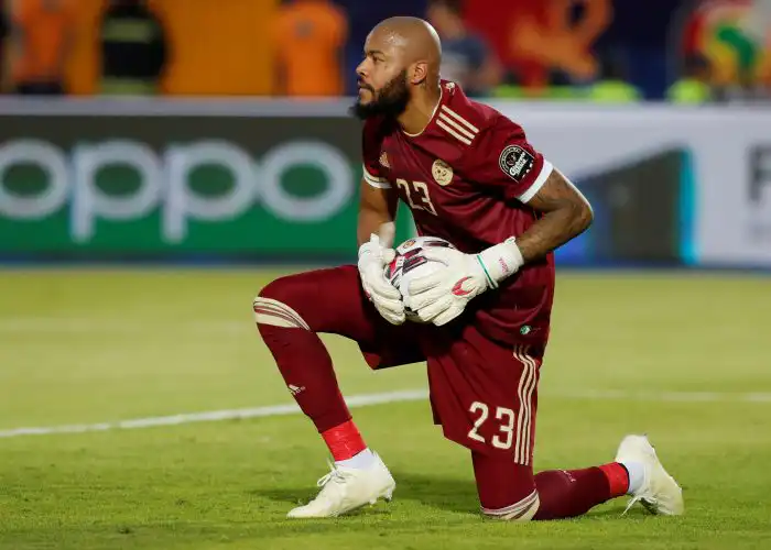 مبولحي ضمن قائمة 10 للاعبين الاكثر مشاركة في تاريخ المنتخب الجزائري