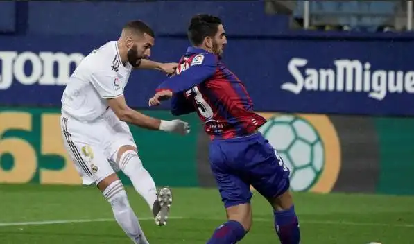 ريال مدريد يسحق إيبار برباعية ضمن الجولة الـ13 من الليجا