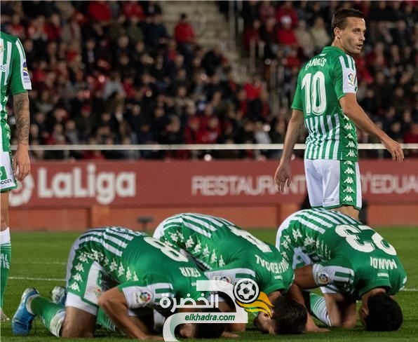 المغربي زهير فضال يرد على منتقدي سجوده رفقة الجزائري ماندي