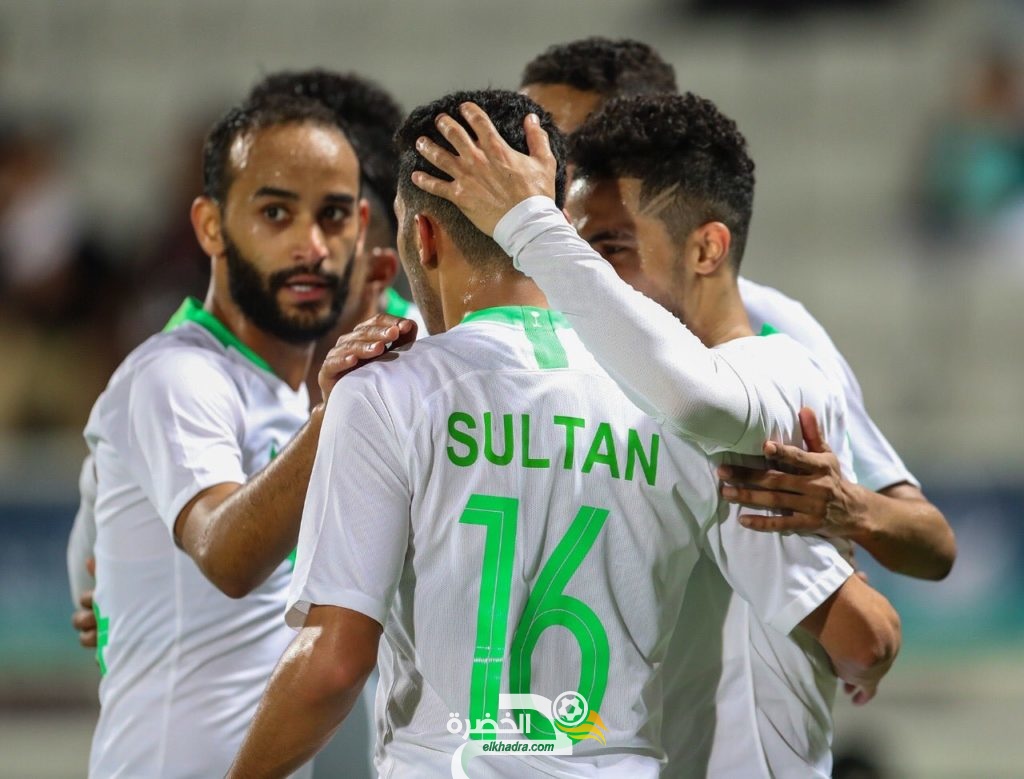 منتخب السعودية يتخطى عمان بثلاثية لهدف في خليجي 24