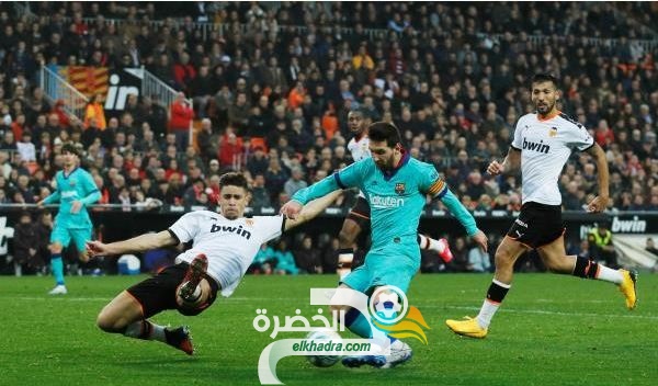 فالنسيا يتعملق على برشلونة ويهدي ريال مدريد فرصة الانفراد بصدارة الليغا!