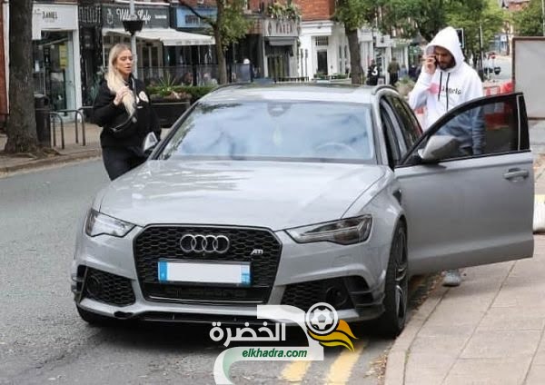 بالصور .. رياض محرز رفقة النجمة تايلور في شوارع مانشستر 