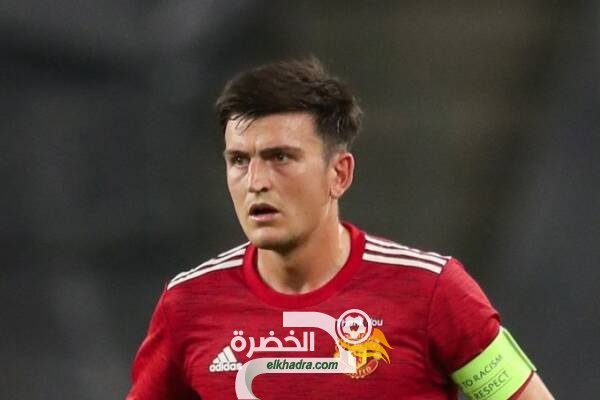 نيفيل: مانشستر يونايتد “سيقف بجانب” هاري ماجواير وقد توحد حادثة اليونان غرفة ملابس أولد ترافورد