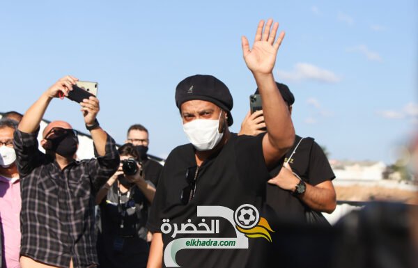 البرازيلي رونالدينيو يصاب بفيروس كورونا