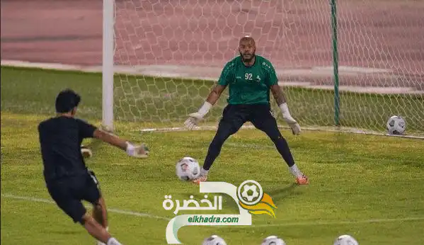 مبولحي يغادر السعودية للانضمام لمنتخب الجزائر