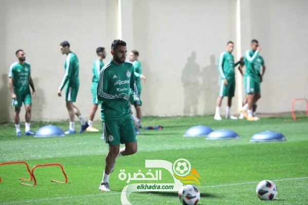 الجزائر – زيمبابوي : المنتخب الوطني يجرى أول حصة تدريبية بمشاركة 21 لاعبا