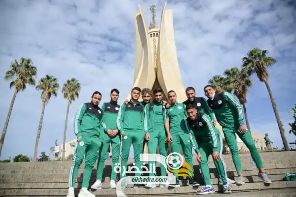 بالصور .. المنتخب الوطني فئة أقل من 20 سنة وأقل 17 سنة في زيارة رمزية الى مقام الشهيد