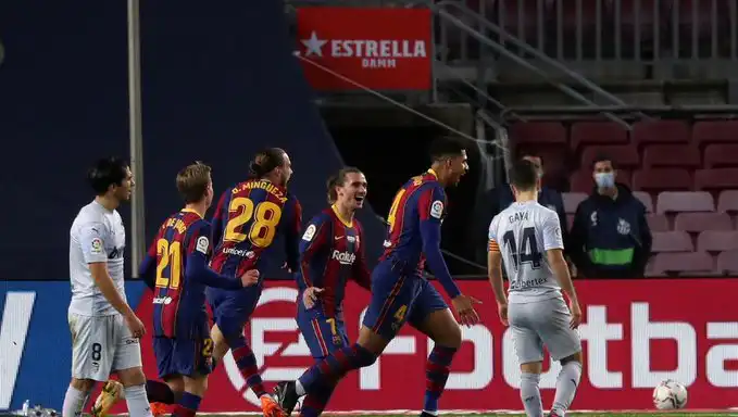 برشلونة يتعثر أمام فالنسيا على الكامب نو