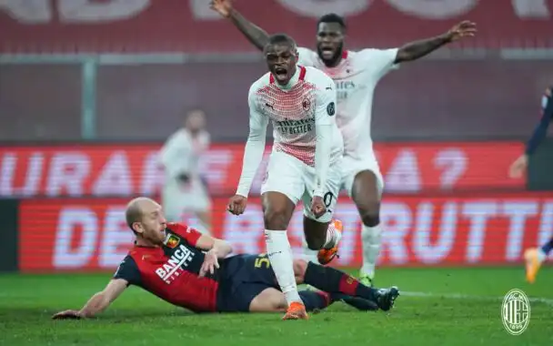 ميلان يتعادل مع جنوى ويحافظ على صدارة الدوري الإيطالي