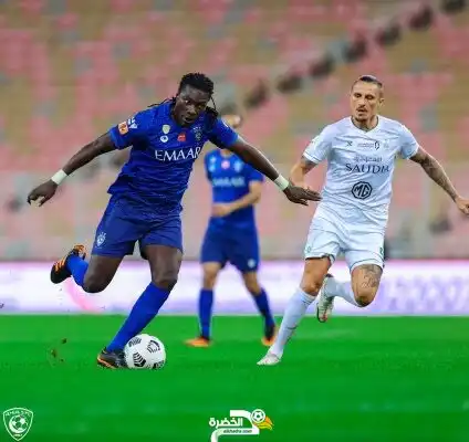 التعادل السلبي يحسم القمة الكبيرة بين الأهلي وضيفه الهلال