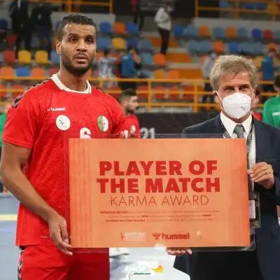 مسعود بركوس يفوز بجائزة أفضل لاعب في مباراة الجزائر والبرتغال!