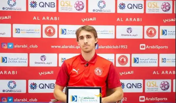 الإسباني مونييسا لاعب العربي القطري يشيد بالجزائري أيوب عزي
