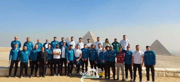بعثة منتخب الجزائر لكرة اليد في زيارة للأهرامات المصرية 2