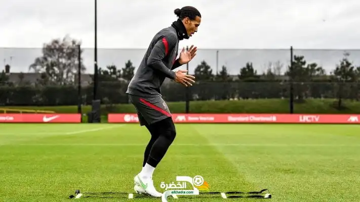 بالصور .. فيرجيل فان دايك يعود لتدريبات نادي ليفربول