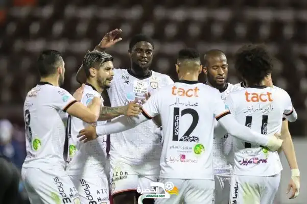 الشباب يتصدر الدوري السعودي
