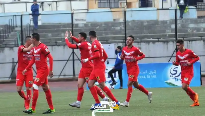مولودية وهران تفوز على شبيبة سكيكدة وتتصدر الدوري الجزائري