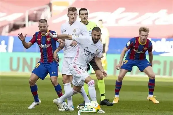 برشلونة يواجه ريال مدريد في كأس السوبر الإسباني مطلع عام 2022