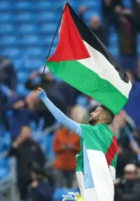 شاهد بالصور والفيديو: إحتفال رياض محرز بلقب الدوري