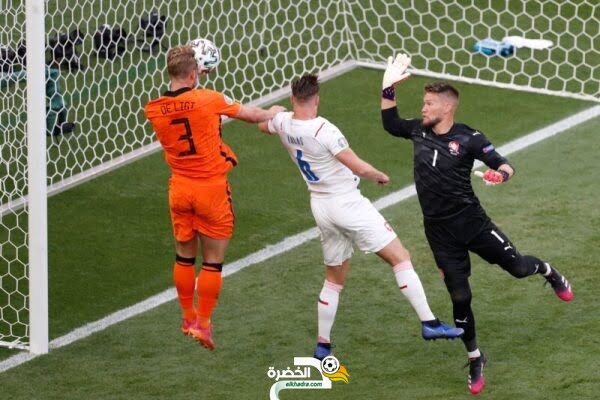 منتخب هولندا أكثر فريق يتلقى بطاقات حمراء في تاريخ بطولة أوروبا