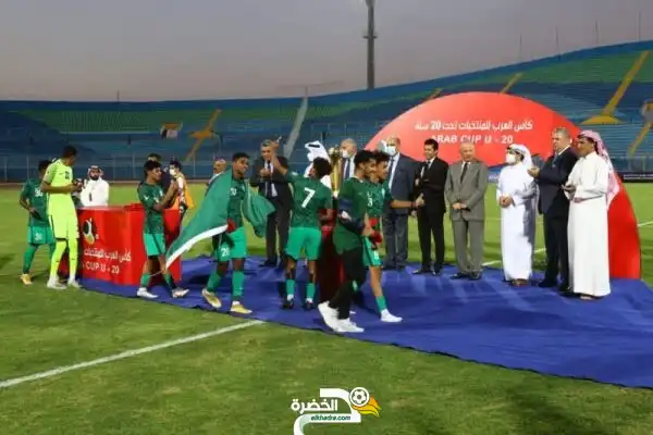 بالصور: بكاء لاعبو منتخب الجزائر عقب الخسارة أمام السعودية