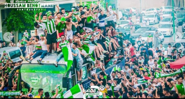 أنصار فريق هلال شلغوم العيد يحتفلون بالصعود إلى الرابطة المحترفة الأولى