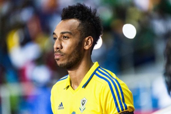 أوباميانج يغادر تربص منتخب الجابون بالكاميرون