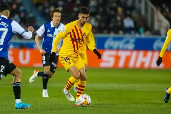 فرنكي دي يونغ يقود برشلونة للفوز على ديبورتيفو الافيس