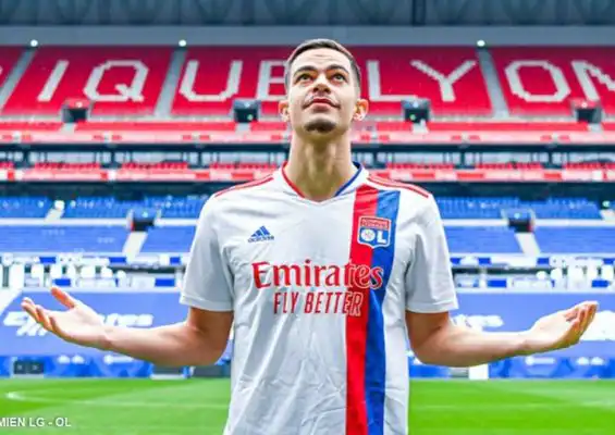 رومان فايفر ينضم إلى أولمبيك ليون مقابل 15 مليون يورو