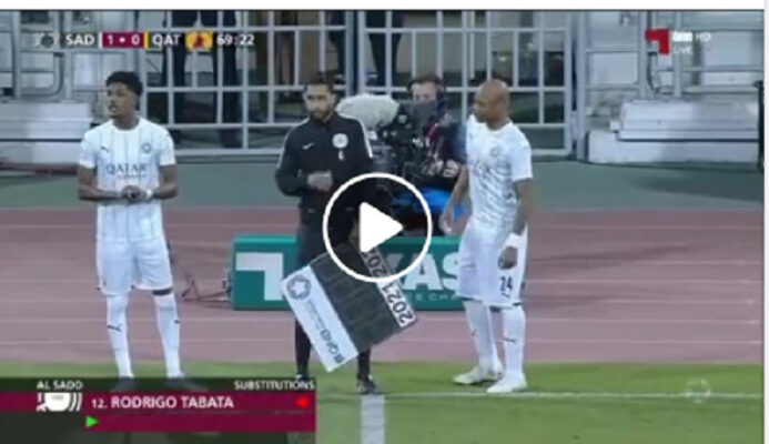 شاهد بغداد بونجاح يثور في وجه مدربه بعد إستبداله أمام نادي قطر في الدقيقة 70