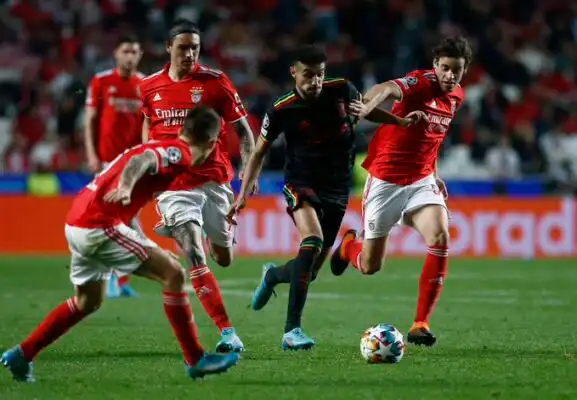 بنفيكا يتعادل مع ضيفه أياكس بدوري أبطال أوروبا