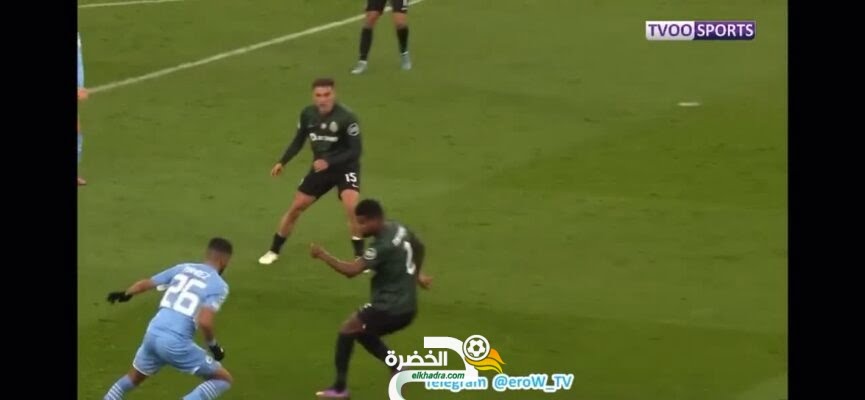 شاهد محرز في مراوغات رائعة  للاعبي لشبونة رقصهم يمينا و شمالا