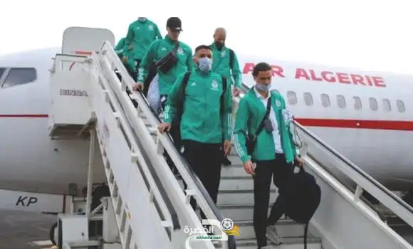 المنتخب الوطني يعود إلى الجزائر بعد فوز تاريخي أمام الكاميرون