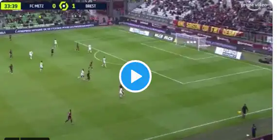 شاهد بلايلي يراوغ لاعب نادي ميتز بطريقة رائعة