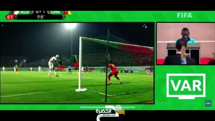 الجزائر- الكامرون : التلفزيون العمومي يكشف تفاصيل جديدة من كواليس غرفة ” الفار”
