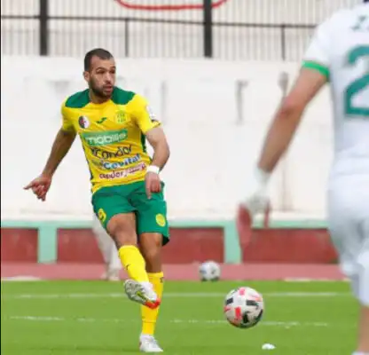 لجنة الإنضباط توقف بوخنشوش واللاعب مهدد بعقوبة قاسية