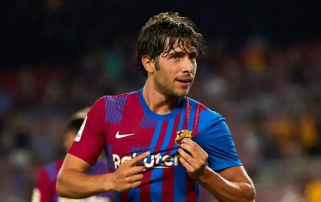 سيرجي روبرتو يوافق على عرض برشلونة بالتجديد