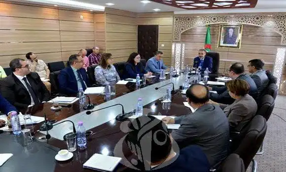 وضع مقاربة جديدة حول ملف الاحتراف في كرة القدم قبل 15 جوان المقبل