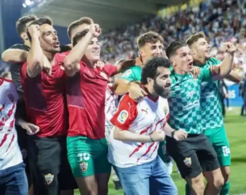 ألميريا يعود إلى الليجا بعد غياب 7 مواسم