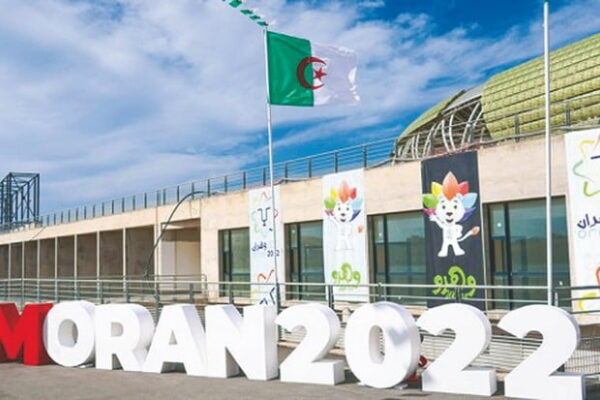لقطة فنية برازيلية باقدام جزائرية في مباراة الجزائر إسبانيا oran algeria 27