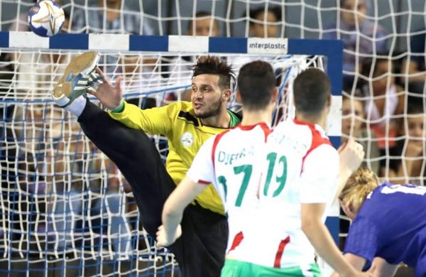 وهران 2022 : المنتخب الوطني لكرة اليد يتعادل ضد مقدونيا الشمالية 24-24 5
