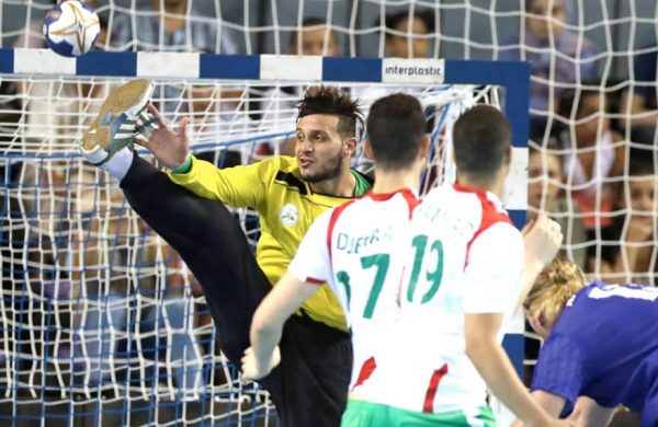وهران 2022 : المنتخب الوطني لكرة اليد يتعادل ضد مقدونيا الشمالية 24-24